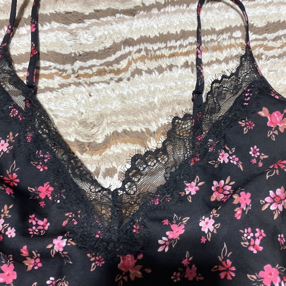 Victoria’s secret’s lace slip - Picture 3 of 5